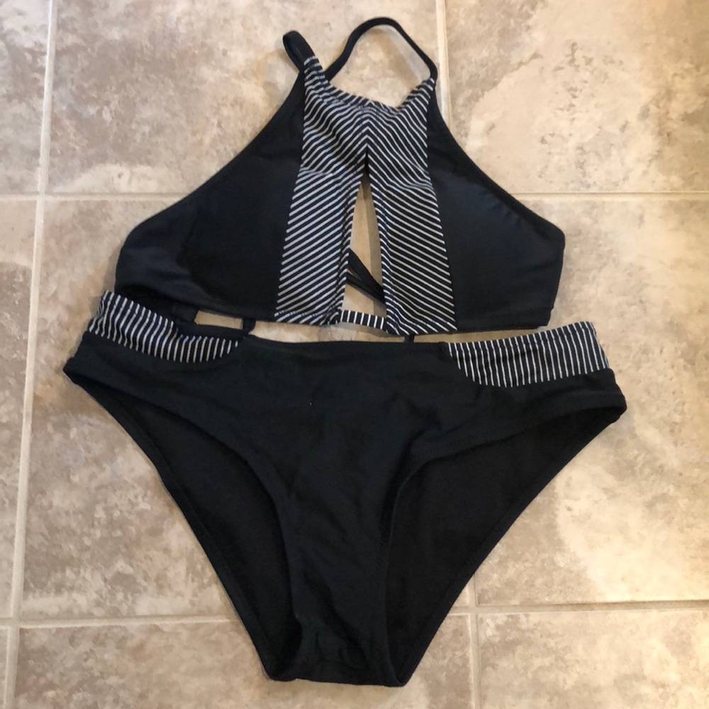 Black and white bikini like new! Size small
